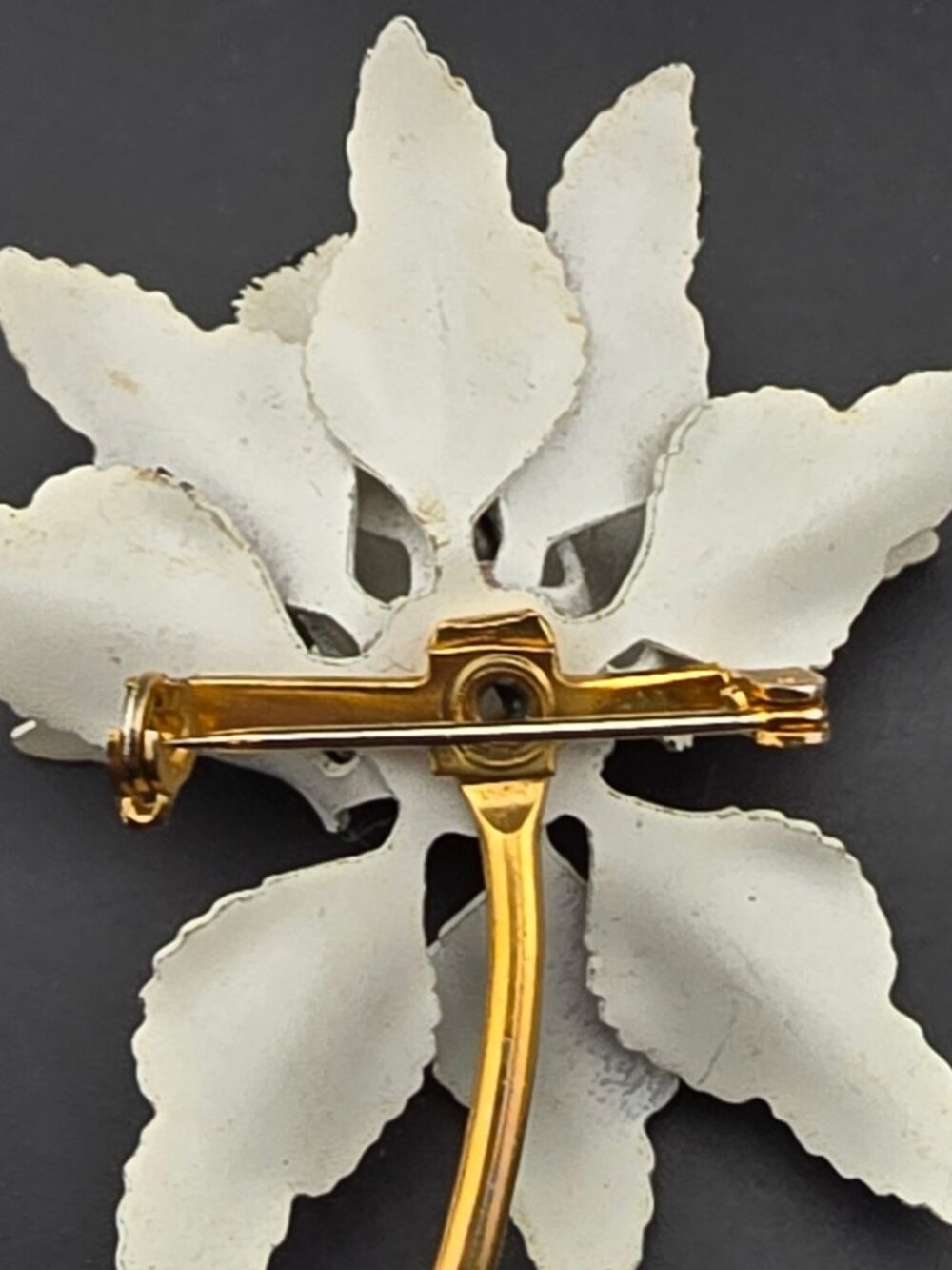 Vintage White & Black Enamel Flower Brooch Matching Clip-On Earrings Set READ - Picture 10 of 12